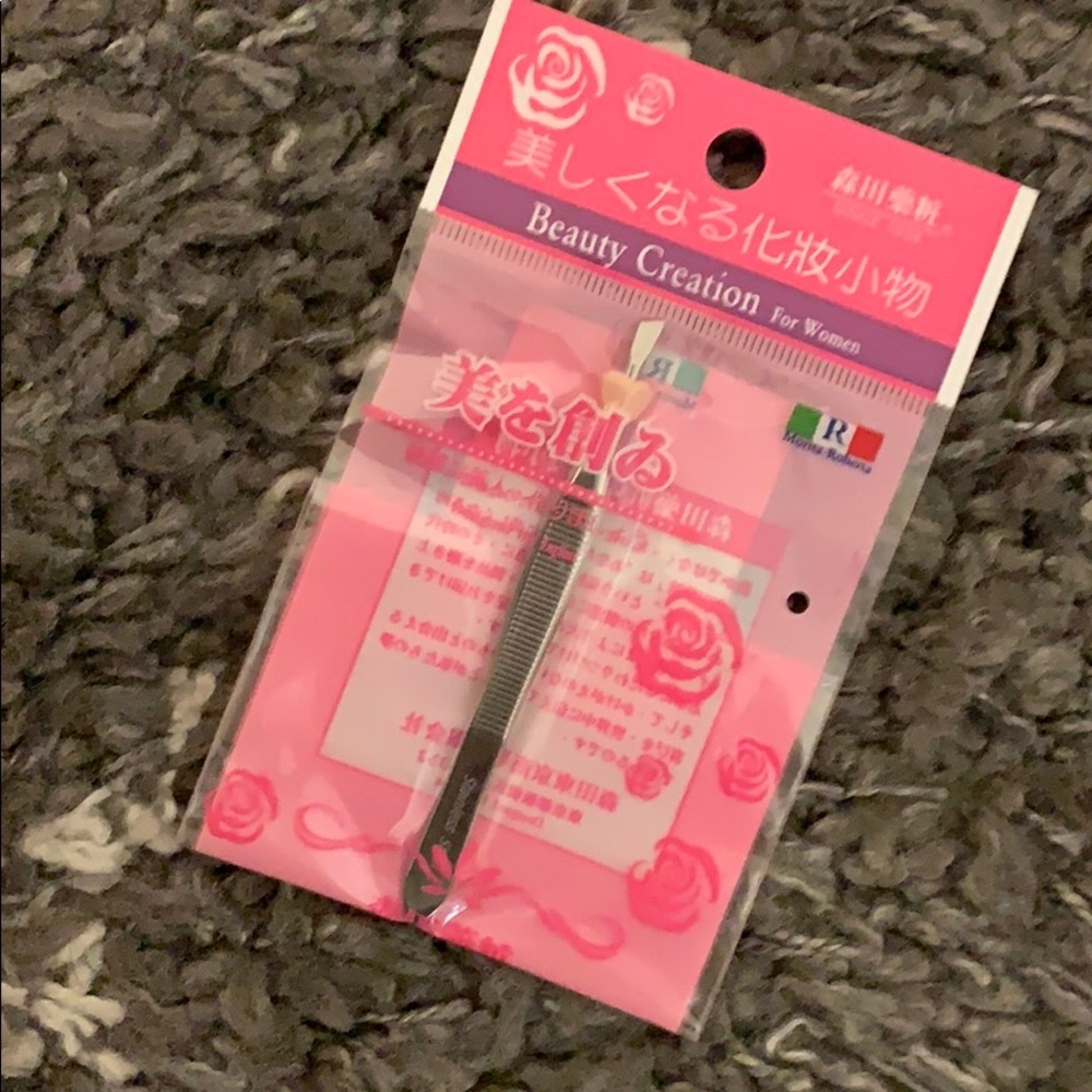 Tweezers